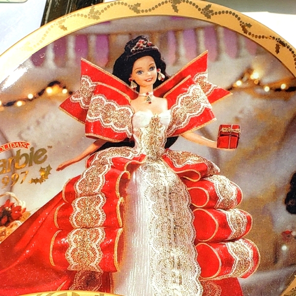 Multiple Collectable Barbie porcelain plates - Picture 16 of 16